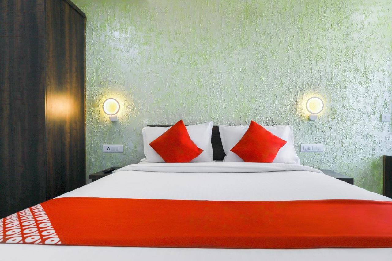 Capital O 71307 Feathers Hotell Kochi Exteriör bild