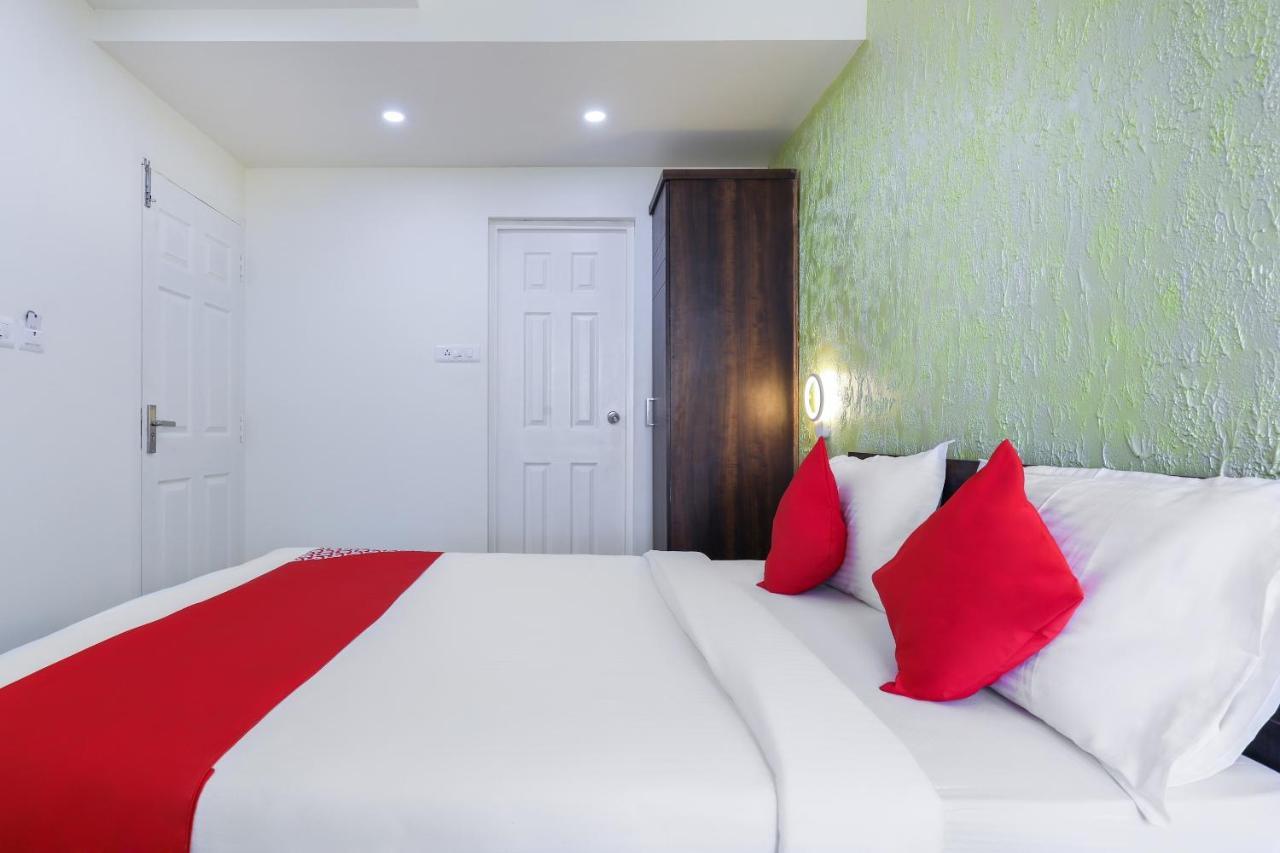 Capital O 71307 Feathers Hotell Kochi Exteriör bild