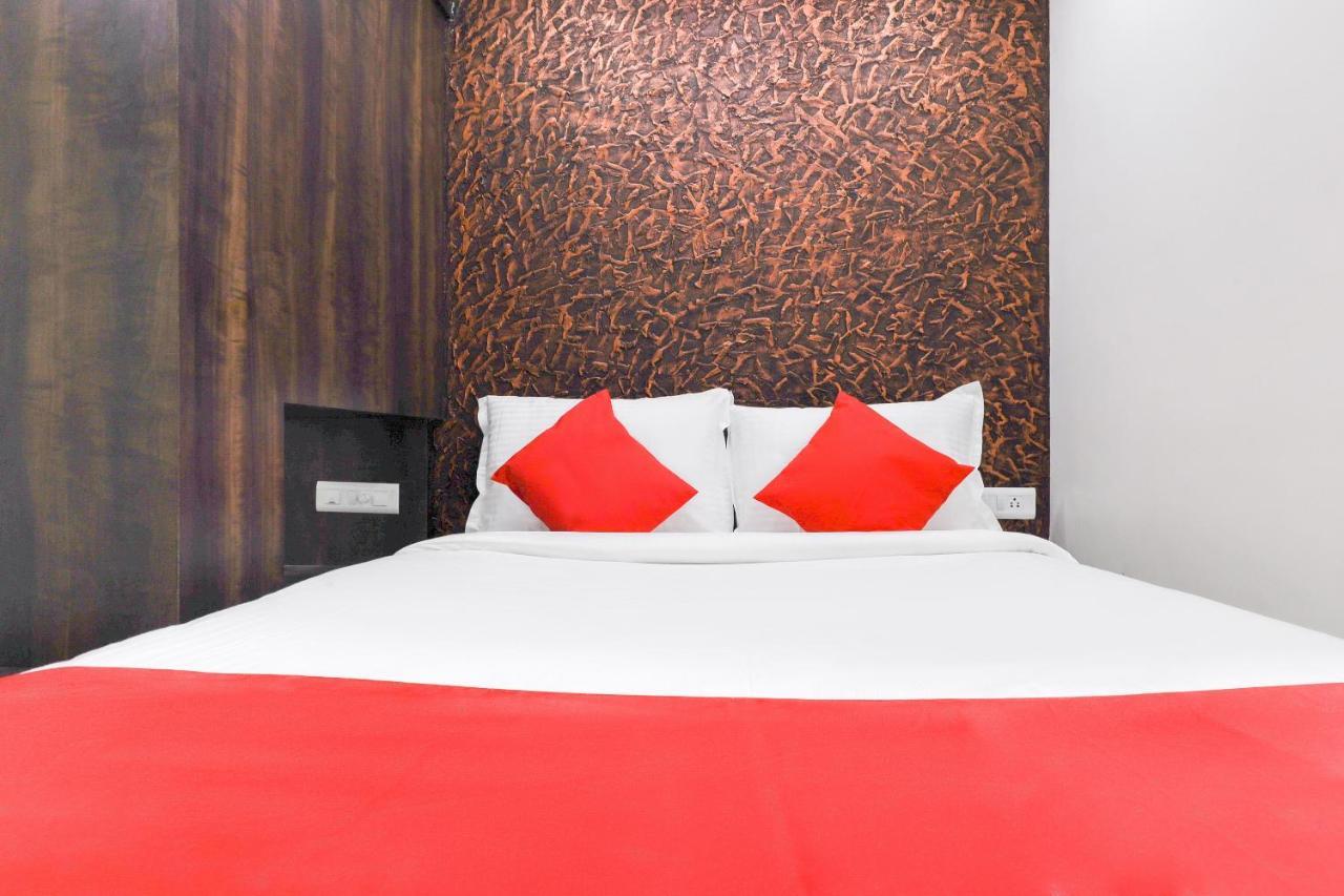 Capital O 71307 Feathers Hotell Kochi Exteriör bild